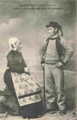 AK / Ansichtskarte QUIMPER 29 Finistere Costumes-du-Pays-de-Quimper Bretonische-Tracht Mann Frau Haube Pfeife Schuerze Paar