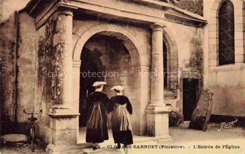AK / Ansichtskarte Clohars-Carnoet Quimper 29 Finistere Eglise Kirchenportal Bogen Saeulen Frauen Tracht Bretagne