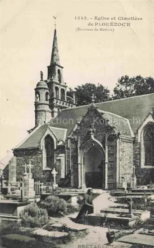 AK / Ansichtskarte Plouezoc h Plouezoch MORLAIX 29 Finistere Eglise Cimetiere Kirchturm Friedhof Grabkreuze Frau Bretagne