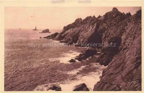 AK / Ansichtskarte Pointe du Raz 29 QUIMPER Finistere Cote-Sauvage Klippen Felsen Meer Leuchtturm Wellen Bretagne