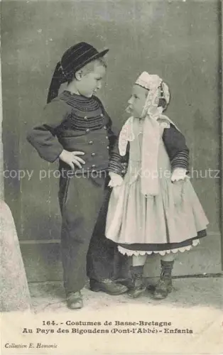 AK / Ansichtskarte Pont-l Abbe QUIMPER 29 Finistere Costume Basse-Bretagne Bigoudens Kinder Junge Maedchen Tracht Haube