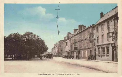AK / Ansichtskarte Landerneau BREST 29 Finistere Esplanade Quai-de-Leon Strassenszene Gebaeude Baeume Passanten Autos