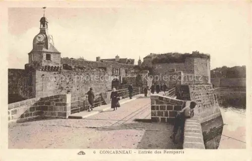 AK / Ansichtskarte CONCARNEAU Quimper 29 Finistere Entrée-des-Remparts Stadtmauer Uhrturm Bruecke Passanten Festung Kuestenstadt