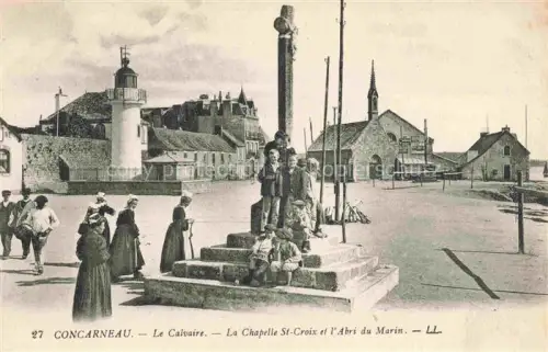 AK / Ansichtskarte CONCARNEAU Quimper 29 Finistere Calvaire Chapelle-St-Croix Abri-du-Marin Leuchtturm Kreuz Passanten Tracht Fischer