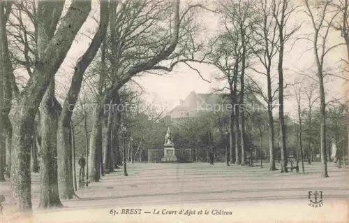 AK / Ansichtskarte BREST 29 Finistere Cours-d Ajot Château Allee Baeume Denkmal Passanten Park Promenade