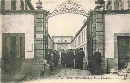 AK / Ansichtskarte BREST 29 Finistere Hôpital-Maritime Eingangstor Tor Marinekrankenhaus Nonnen Soldaten Kopfsteinpflaster Anker