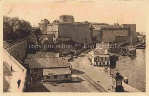 AK / Ansichtskarte BREST 29 Finistere Château Festung Wehrturm Hafen Quai Schiffe Strassenszene