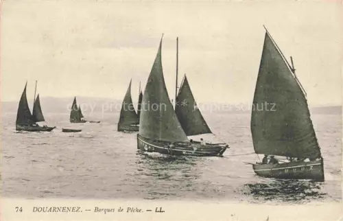 AK / Ansichtskarte Douarnenez QUIMPER 29 Finistere Barques-de-Pêche Fischerboote Segelboote Meer Bretonische-Fischer