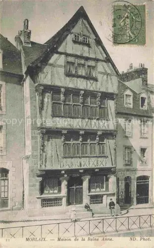 AK / Ansichtskarte MORLAIX 29 Finistere Maison-de-la-Reine-Anne Fachwerkhaus Renaissance Passanten Strasse