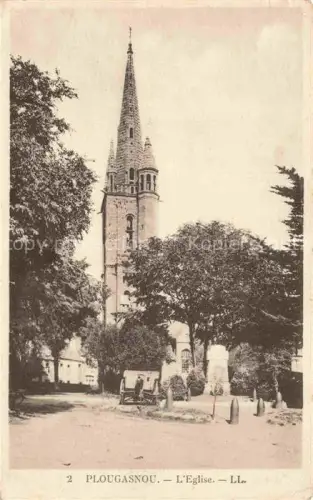 AK / Ansichtskarte Plougasnou Morlaix 29 Finistere Église Kirchturm Kriegerdenkmal Baeume Dorfplatz