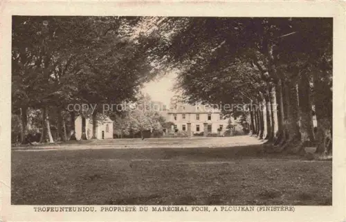 AK / Ansichtskarte Trofeunteuniou Ploujean MORLAIX 29 Finistere Trofeunteuniou Allee Baeume Herrenhaus Landgut Maréchal-Foch Rasen
