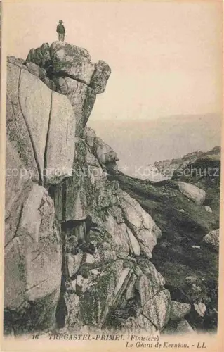 AK / Ansichtskarte Primel Tregastel Lannion 22 Cotes-d Armor Géant-de-Kerniou Felsen Kueste Mann Meer Granit
