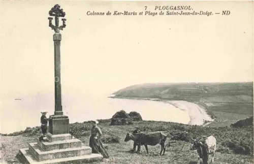 AK / Ansichtskarte Plougasnou Morlaix 29 Finistere Colonne-de-Ker-Maria Plage-de-Saint-Jean-du-Doigt Kreuz Kuehe Bucht Baeuerin Kueste
