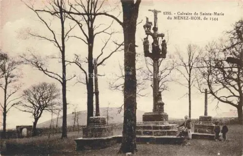 AK / Ansichtskarte Menez-Hom Plomodiern Chateaulin 29 Finistere Calvaire-de-Sainte-Marie Kalvarienberg Kreuz Baeume Kinder Berg