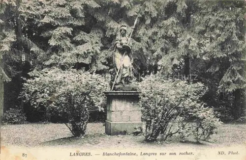 AK / Ansichtskarte LANGRES 52 Haute-Marne Blanchefontaine Statue Sockel Park Baeume Kriegerin