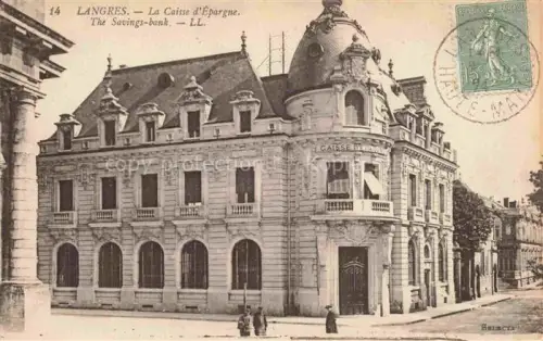 AK / Ansichtskarte LANGRES 52 Haute-Marne Caisse-d Épargne Sparkasse Jugendstil Gebaeude Passanten Rue-Vercingetorix