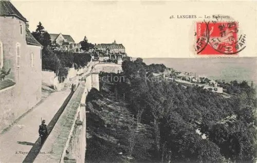 AK / Ansichtskarte LANGRES 52 Haute-Marne Remparts Stadtmauer Wehrgang Baeume Weiler Tal Soldat