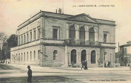AK / Ansichtskarte SAINT-DIZIER 52 Haute-Marne Hôtel-de-Ville Rathaus Passanten Baeume Klassizismus