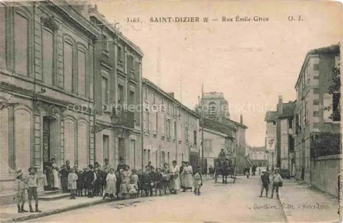 AK / Ansichtskarte SAINT-DIZIER 52 Haute-Marne Rue-Émile-Giros Kinder Gruppe Pferdewagen Strassenszene Gebaeude Kirche