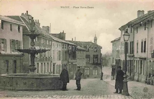 AK / Ansichtskarte Wassy Saint-Dizier 52 Haute-Marne Place-Notre-Dame Brunnen Platz Passanten Gaslaterne Pflaster