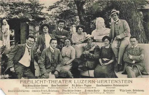 AK / Ansichtskarte Hertenstein Luzern Vierwaldstaettersee LU Freilicht-Theater Schauspielgruppe Schauspieler Gruppenportraet Park Skulptur