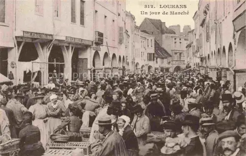AK / Ansichtskarte Louhans 71 Saone-et-Loire Marche Markttag Menschenmenge Arkaden Strassenszene Geschaefte Haendler