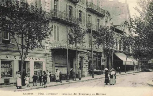 AK / Ansichtskarte ANTIBES 06 Alpes Maritimes Place-Guynemer Tramway-Terminus Aux-Mimosas Strassenszene Geschaefte Passanten Baeume
