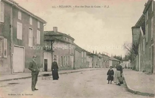 AK / Ansichtskarte Eclaron-Braucourt-Sainte-Liviere 52 Haute-Marne Rue-des-Ducs-de-Guise Dorfstrasse Passanten Wohnhaeuser
