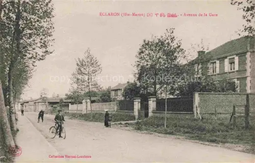 AK / Ansichtskarte Eclaron-Braucourt-Sainte-Liviere 52 Haute-Marne Avenue-de-la-Gare Allee Fahrrad Passanten Villa Zaun Baeume