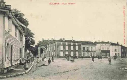 AK / Ansichtskarte Eclaron-Braucourt-Sainte-Liviere 52 Haute-Marne Place-Pelletier Platz Hotel-de-la-Place Cave-de-la-Place Passanten Kinder Geschaefte
