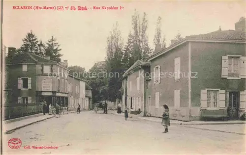 AK / Ansichtskarte Eclaron-Braucourt-Sainte-Liviere 52 Haute-Marne Rue-Napoléon-Ier Strassenszene Haeuser Geschaeft Passanten Kinder Baeume