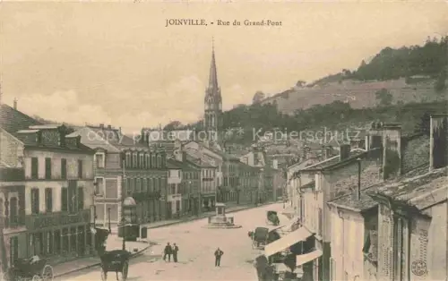 AK / Ansichtskarte Joinville Saint-Dizier 52 Haute-Marne Rue-du-Grand-Pont Kirchturm Brunnen Strassenszene Kutsche Geschaefte Huegel
