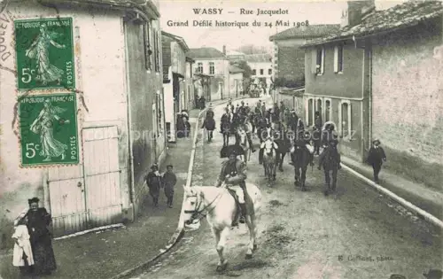 AK / Ansichtskarte Wassy Saint-Dizier 52 Haute-Marne Rue-Jacquelot Grand-Défilé-historique Reiterzug Pferde Dorfstrasse Zuschauer Hôpital-militaire