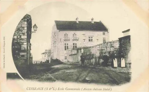 AK / Ansichtskarte Cuiseaux Louhans 71 Saone-et-Loire Ecole-Communale Schloss Burg Laterne Passanten Gitter Weinranken