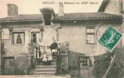AK / Ansichtskarte Melay CHAROLLES 71 Saone-et-Loire Maison-du-XIIIe-Siecle Mittelalterliches-Haus Kinder Familie Treppe Ziegel