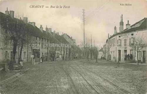 AK / Ansichtskarte Chagny Chalon-sur-Saone 71 Saone-et-Loire Rue-de-la-Ferté Boulangerie-Café Strassenszene Baeume Kopfsteinpflaster
