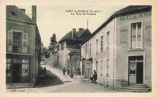 AK / Ansichtskarte Ciry-le-Noble CHAROLLES 71 Saone-et-Loire Rue-du-Centre Docks-de-Nevers Strassenszene Geschaefte Kinder