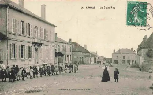 AK / Ansichtskarte Cronat CHAROLLES 71 Saone-et-Loire Grand-Rue Strassenszene Kinder Frau Dorfstrasse Schulausflug