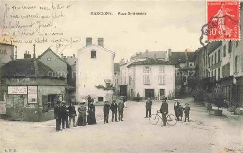 AK / Ansichtskarte Marcigny Charolles 71 Saone-et-Loire Place-St-Antoine Kiosk Strassenszene Fahrrad Personen