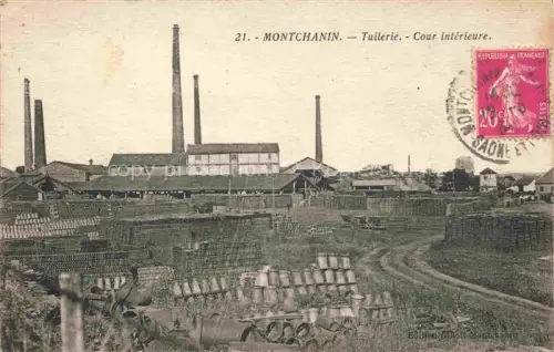 AK / Ansichtskarte Montchanin Chalon-sur-Saone 71 Saone-et-Loire Tuilerie Cour-intérieure Schornsteine Ziegelei Dachziegel Fabrikanlage Industriehof