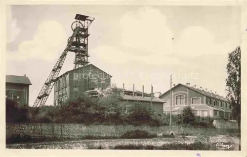 AK / Ansichtskarte Montceau-les-Mines Montceaux-l Etoile Charolles 71 Saone-et-Loire Foerderturm Bergwerk Schacht Industrie Gebaeude Mauer Baeume