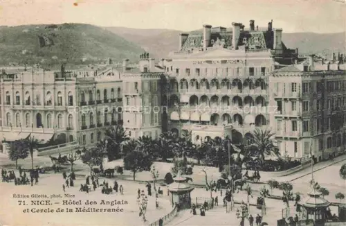 AK / Ansichtskarte NICE   Nizza 06 Alpes-Maritimes Hôtel-des-Anglais Cercle-de-la-Méditerranée Palmen Passanten Kutschen Platz Berge
