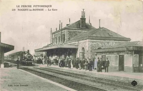 AK / Ansichtskarte NOGENT-LE-ROTROU 28 Eure-et-Loir Gare Bahnhof Lokomotive Dampfzug Reisende Bahnsteig