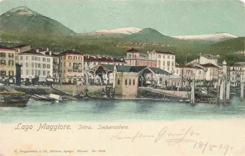 AK / Ansichtskarte Intra Verbania Lago Maggiore Verbano-Cusio-Ossola Piemonte IT Imbarcadero Lago-Maggiore Hafen Seepromenade Berge Boote Gebaeude