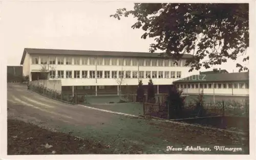 AK / Ansichtskarte Villmergen Bremgarten AG Schulhaus Neubau Schulgebaeude Baum Eingangsbereich