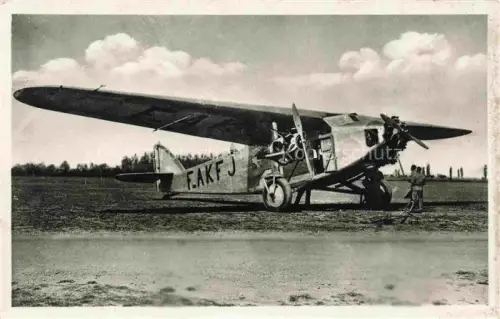 AK / Ansichtskarte ISTRES 13 Bouches du Rhone Istres-Aviation Trimoteur-S.P.C.A. Flugzeug Flugplatz Dreimotor