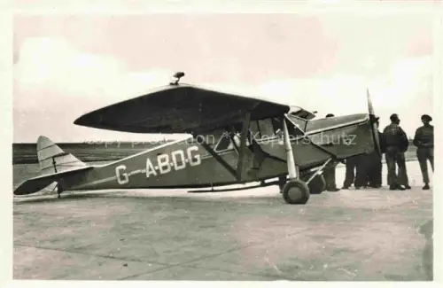 AK / Ansichtskarte ISTRES 13 Bouches du Rhone Istres-Aviation Avion-de-Tourisme Puss-Moth Flugzeug Flugplatz Maenner