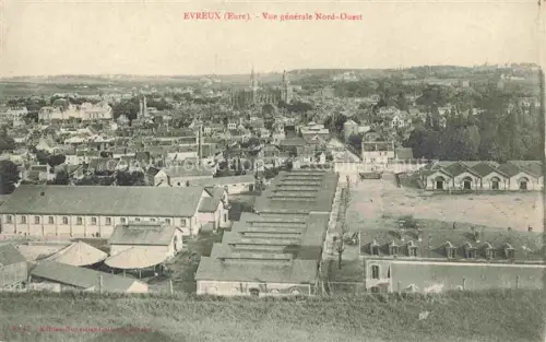 AK / Ansichtskarte EVREUX 27 Eure Kathedrale Kirche Daecher Kaserne Stadtpanorama Felder
