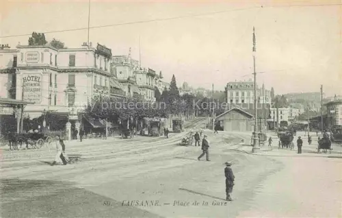 AK / Ansichtskarte LAUSANNE VD Place-de-la-Gare Hotel-Continental Strassenszene Passanten Pferdekutschen Strassenbahn