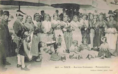 AK / Ansichtskarte NICE   Nizza 06 Alpes-Maritimes Anciens-Costumes Poissonnières Tracht Fischhaendlerinnen Gruppe Kinder Volkstracht
